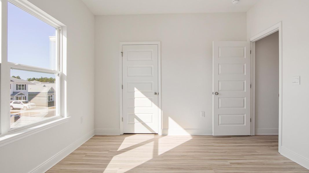 Spacious, unfurnished interior of a new home in Bayside at Ward Creek, Panama City Beach (Image 37).