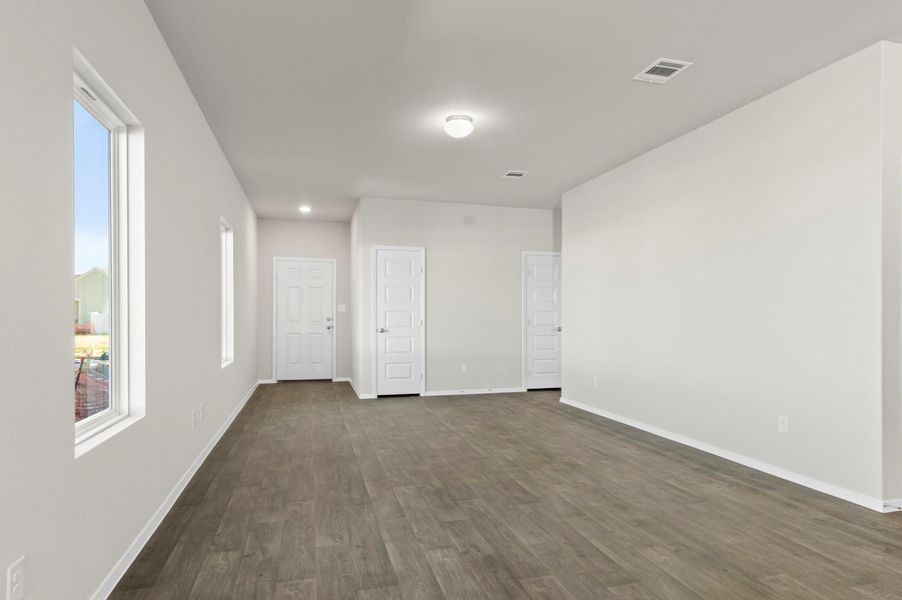 Spacious, unfurnished interior of a new home in Harvest Ridge, Elgin (Image 21).