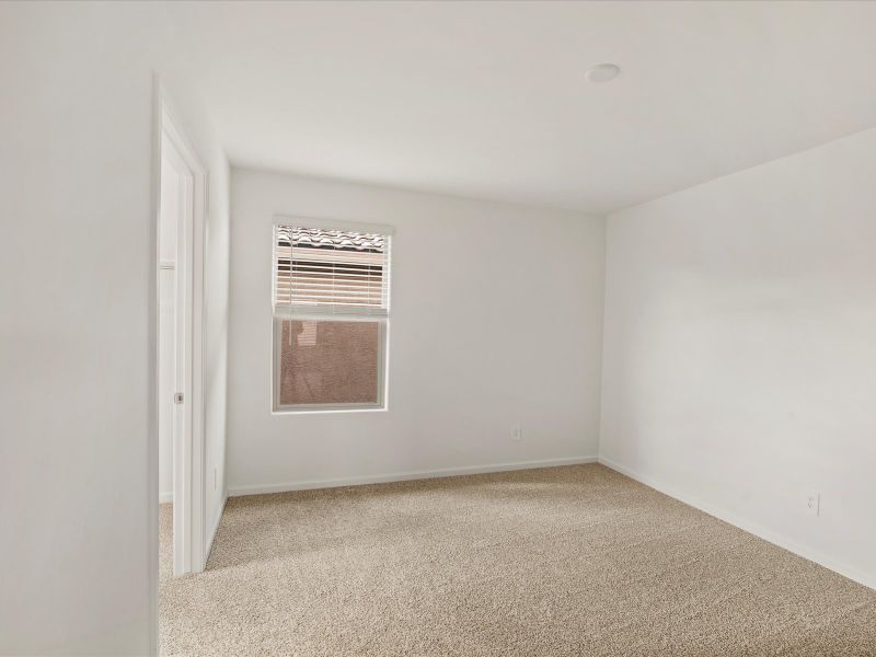 Spacious, unfurnished interior of a new home in Hanson Ridge, Vail (Image 15).