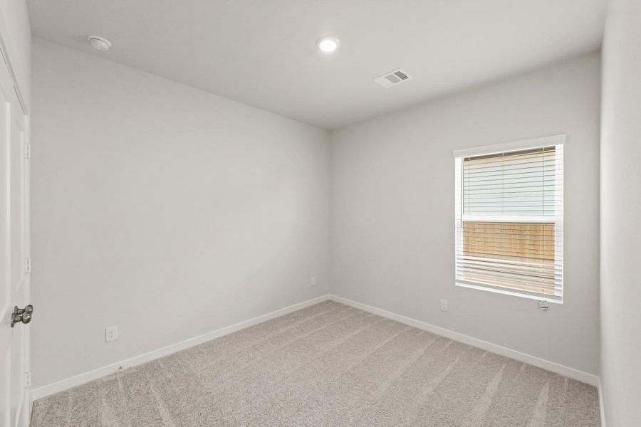 Spacious, unfurnished interior of a new home in Caney Mills, Conroe (Image 18).
