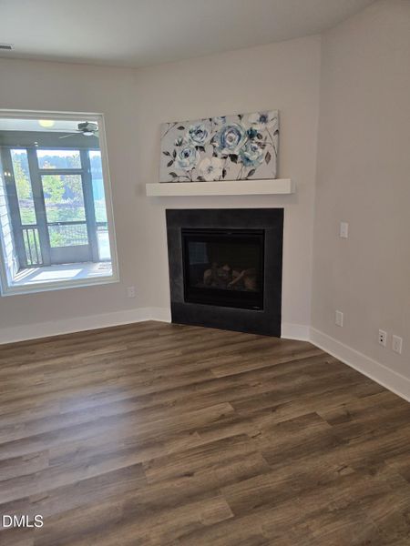 LIVINGROOM W/FIREPLACE LIVINGROOM W/FIREPLACE