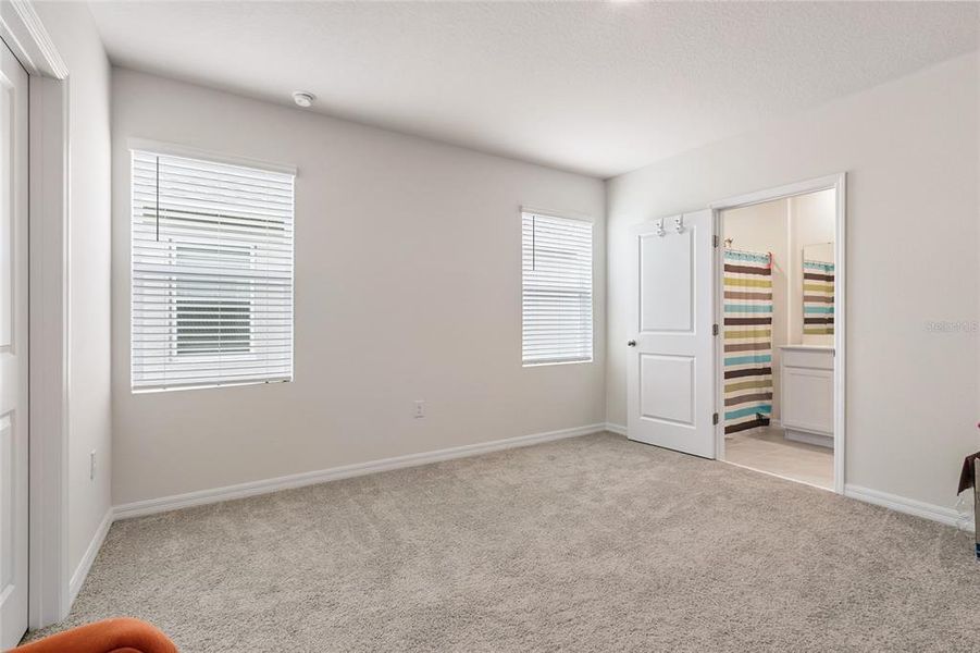 Spacious, unfurnished interior of a new home in Lake Deer Estates, Poinciana (Image 14).