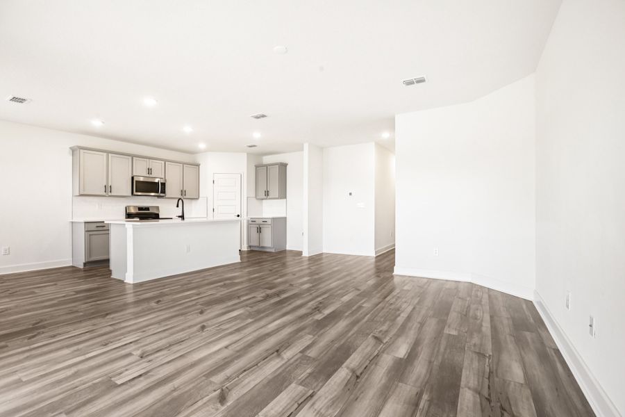 Spacious, unfurnished interior of a new home in Spring Hill, Spring Hill (Image 20).