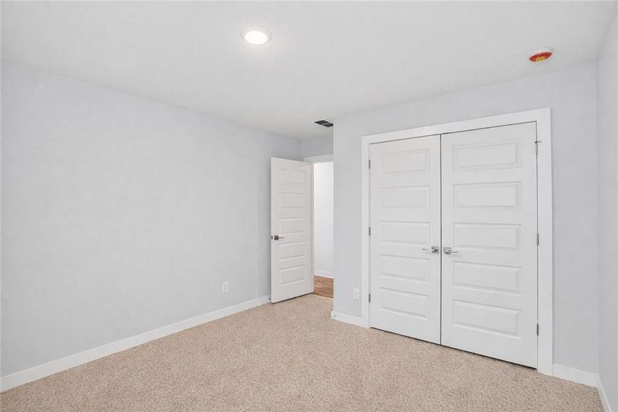 Spacious, unfurnished interior of a new home in The Fairways at Mirror Lake, Villa Rica (Image 27).