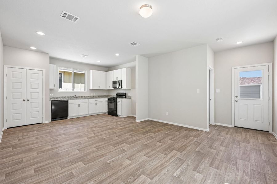 Spacious, unfurnished interior of a new home in Harvest Ridge, Elgin (Image 12). Spacious, unfurnished interior of a new home in Harvest Ridge, Elgin (Image 12).