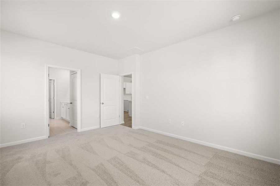 Spacious, unfurnished interior of a new home in Falcon Landing, Gainesville (Image 31).