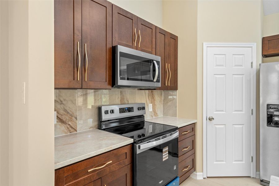 The kitchen’s design exudessophistication, with rich woodtones, polished countertops,and plenty of room toentertain guests whilepreparing meals.