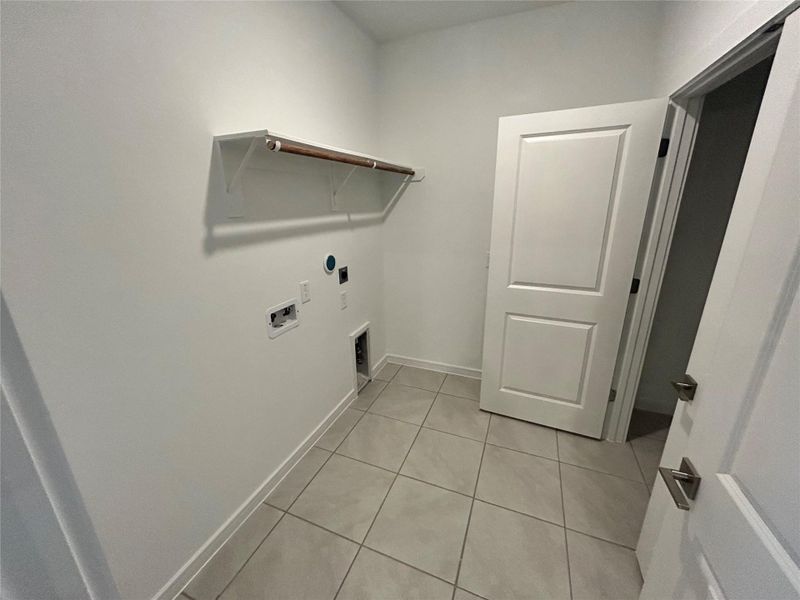 Spacious, unfurnished interior of a new home in Aspire at Ashland, Angleton (Image 14).