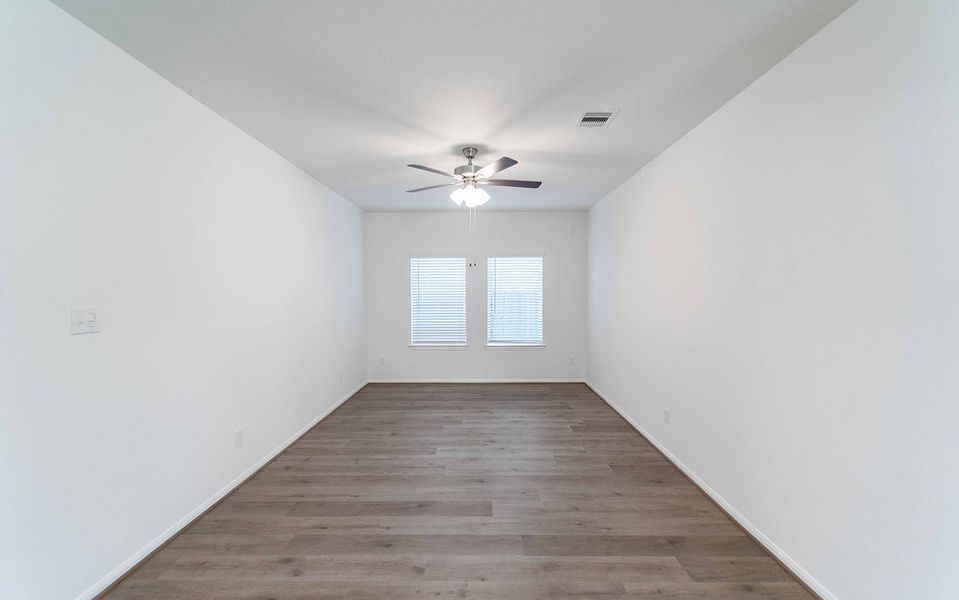 Spacious, unfurnished interior of a new home in Lago Mar, Texas City (Image 10).