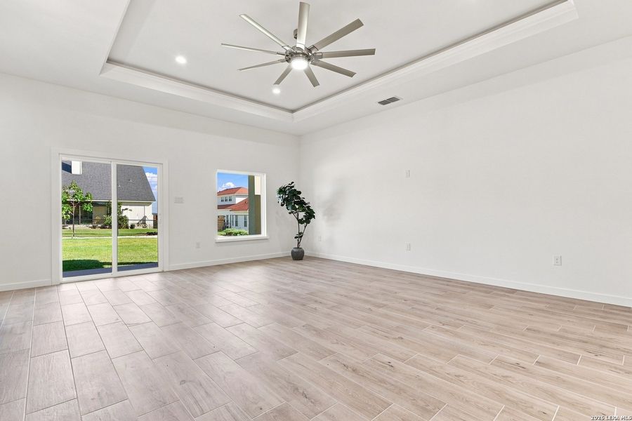 Spacious, unfurnished interior of a new home in , Selma (Image 20).