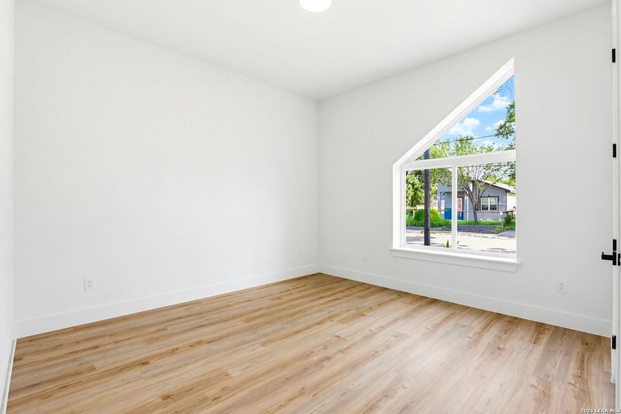 Spacious, unfurnished interior of a new home in , San Antonio (Image 15).
