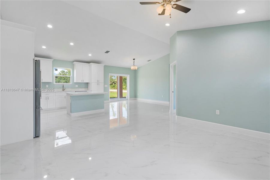 Spacious, unfurnished interior of a new home in , Lehigh Acres (Image 12).