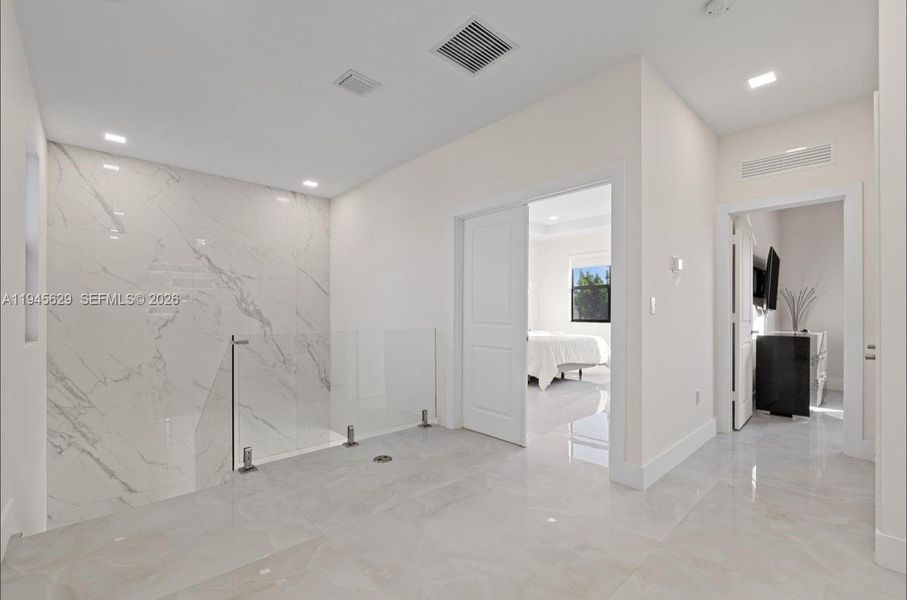 Spacious, unfurnished interior of a new home in , Miramar (Image 10).