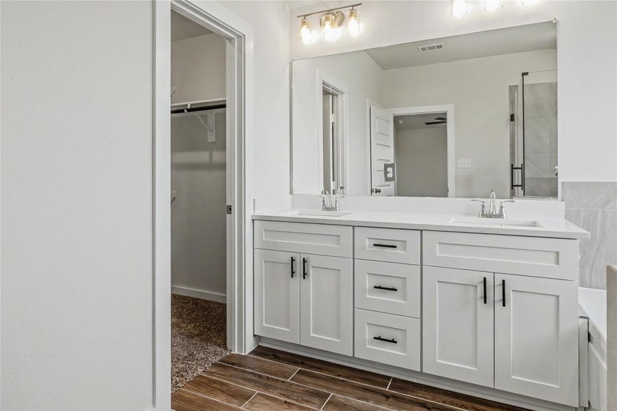 Furnished interior view inside a new home in Glendale Lakes, Rosharon (Image 14).