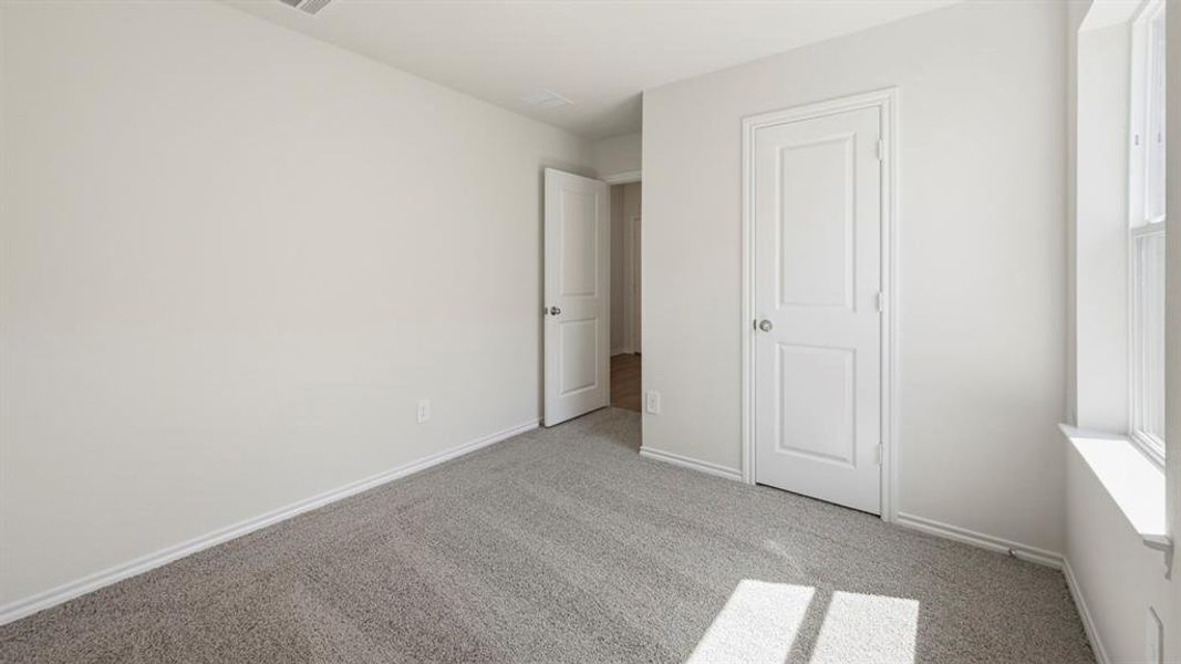 Spacious, unfurnished interior of a new home in Sweetwater Springs, Sherman (Image 11).