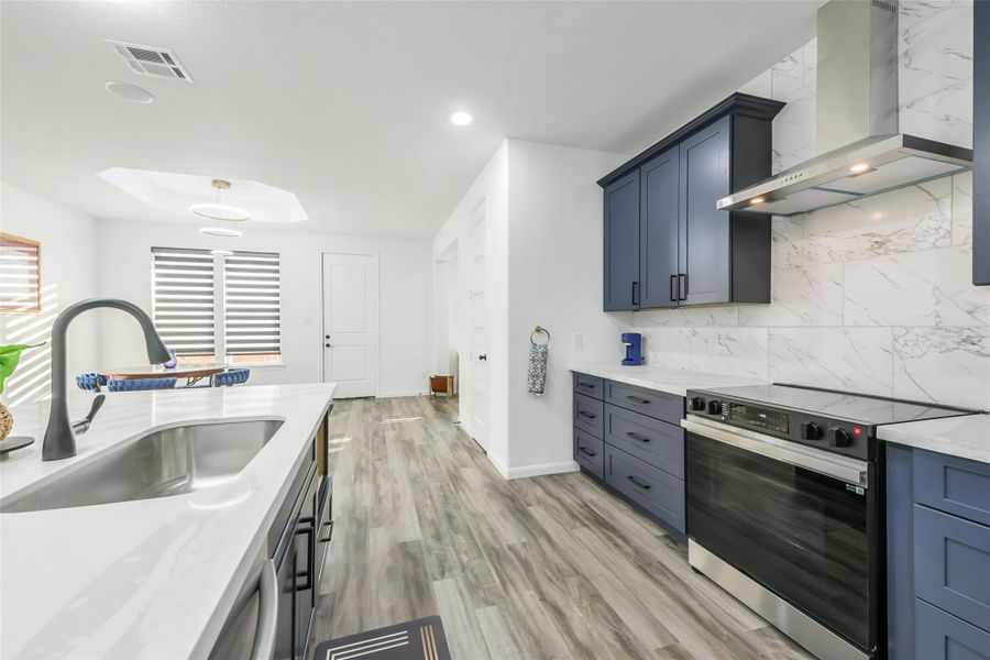 Furnished interior view inside a new home in , Baytown (Image 28).