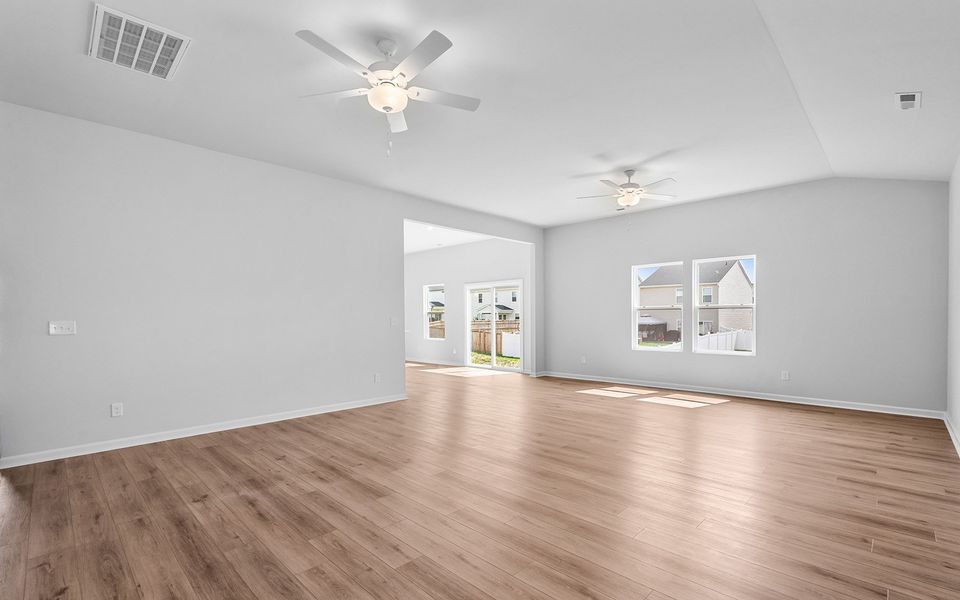 Spacious, unfurnished interior of a new home in Hanes Lake, Winston-Salem (Image 20).