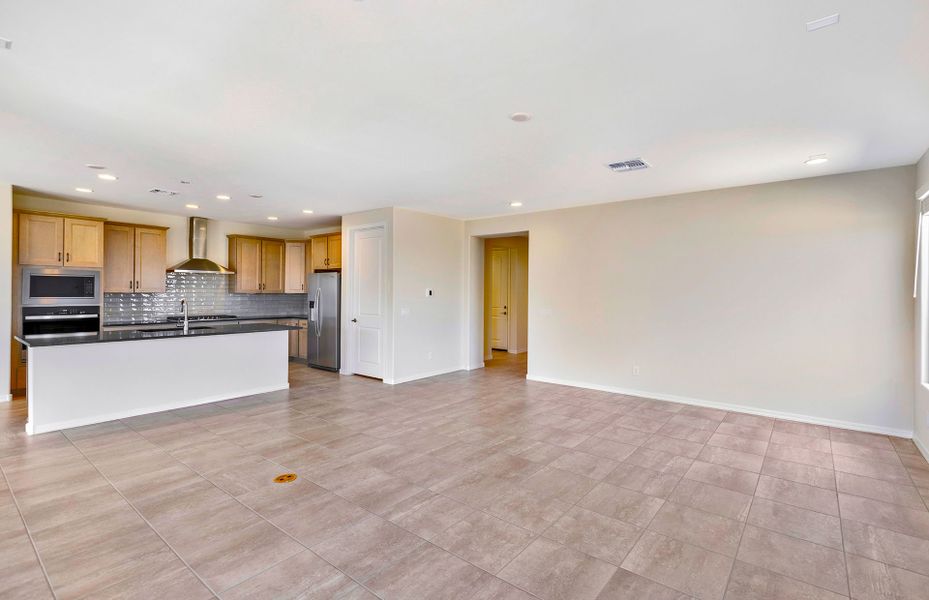 Spacious, unfurnished interior of a new home in Del Webb at Rocking K, Tucson (Image 20).