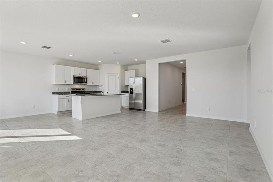 Spacious, unfurnished interior of a new home in Crosswinds - Signature Series, Haines City (Image 16).