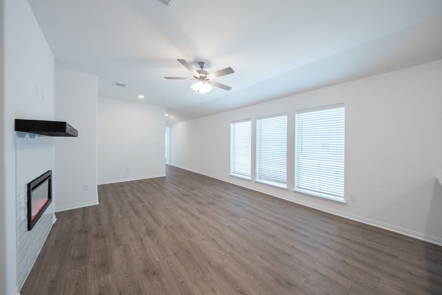 Spacious, unfurnished interior of a new home in Churchill, Anna (Image 23).