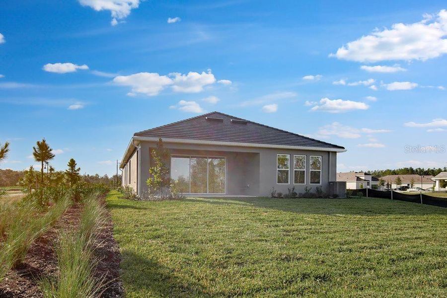 Exterior details and patio area of a home in Hammock at Two Rivers, Zephyrhills (Image 18).