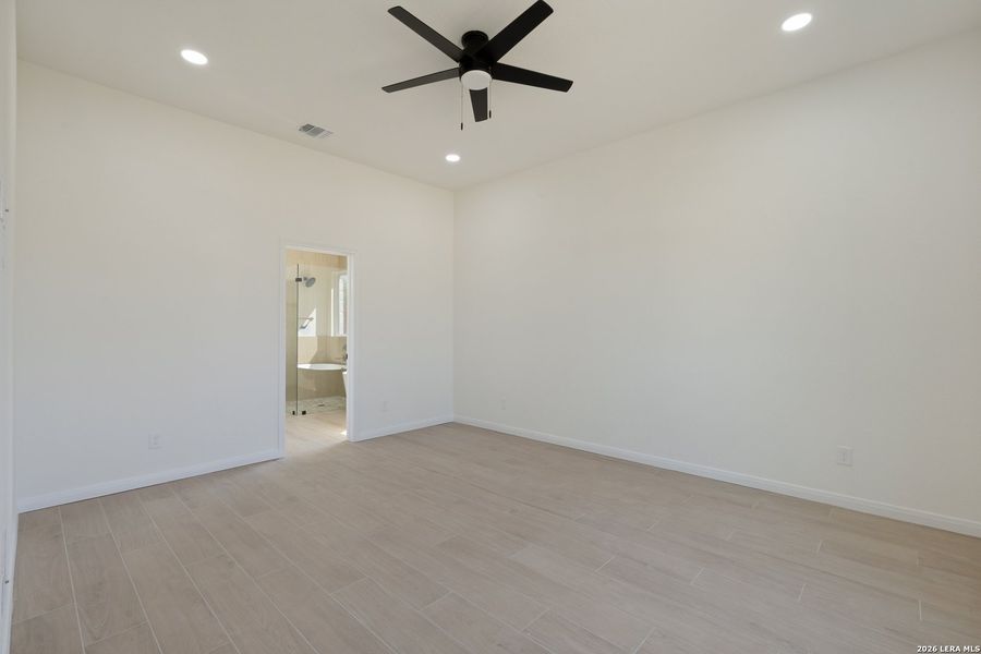 Spacious, unfurnished interior of a new home in , Schertz (Image 14).