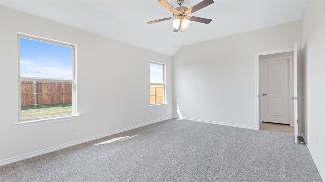 Spacious, unfurnished interior of a new home in Bel Air Village, Sherman (Image 17).