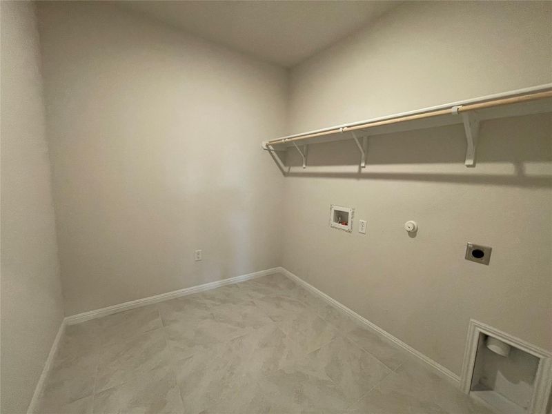Spacious, unfurnished interior of a new home in Covered Bridge, Hutto (Image 28). Spacious, unfurnished interior of a new home in Covered Bridge, Hutto (Image 28).