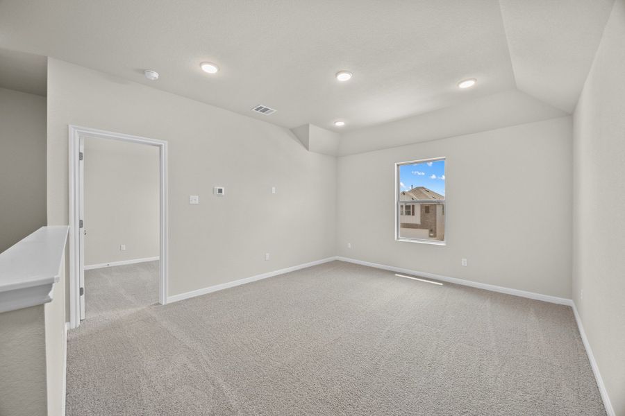 Spacious, unfurnished interior of a new home in Trinity Ranch, Elgin (Image 27).