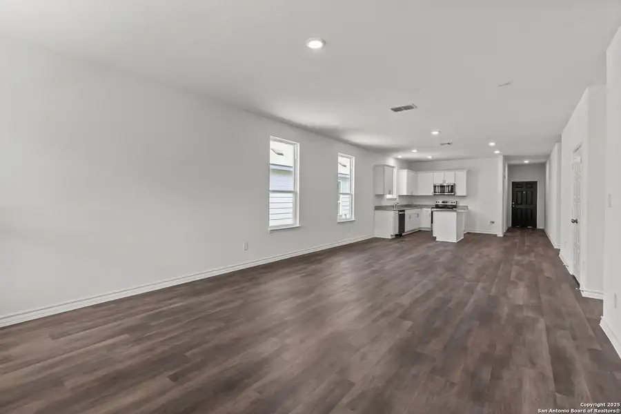 Spacious, unfurnished interior of a new home in The Overlook at Creekside, New Braunfels (Image 16).