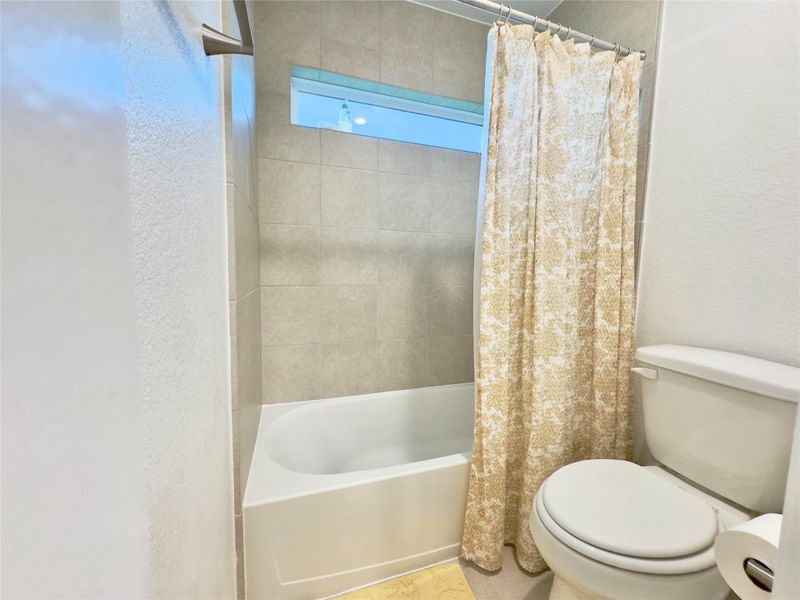 Furnished interior view inside a new home in Lakeview, Waller (Image 7).