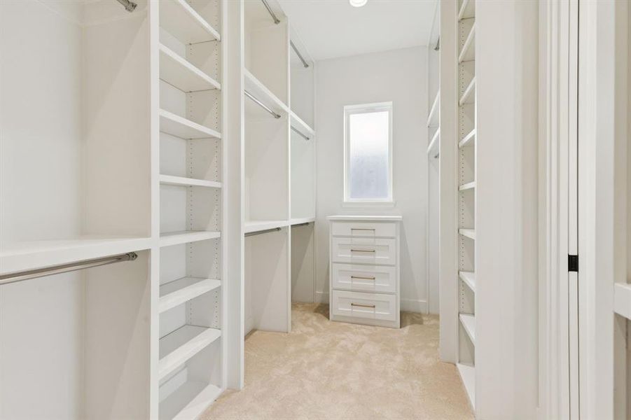 Spacious, unfurnished interior of a new home in , Roanoke (Image 19).