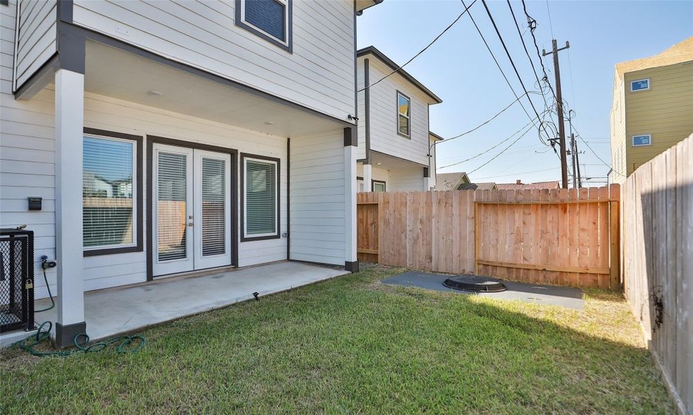 Exterior details and patio area of a home in Independence Heights, Houston (Image 23).