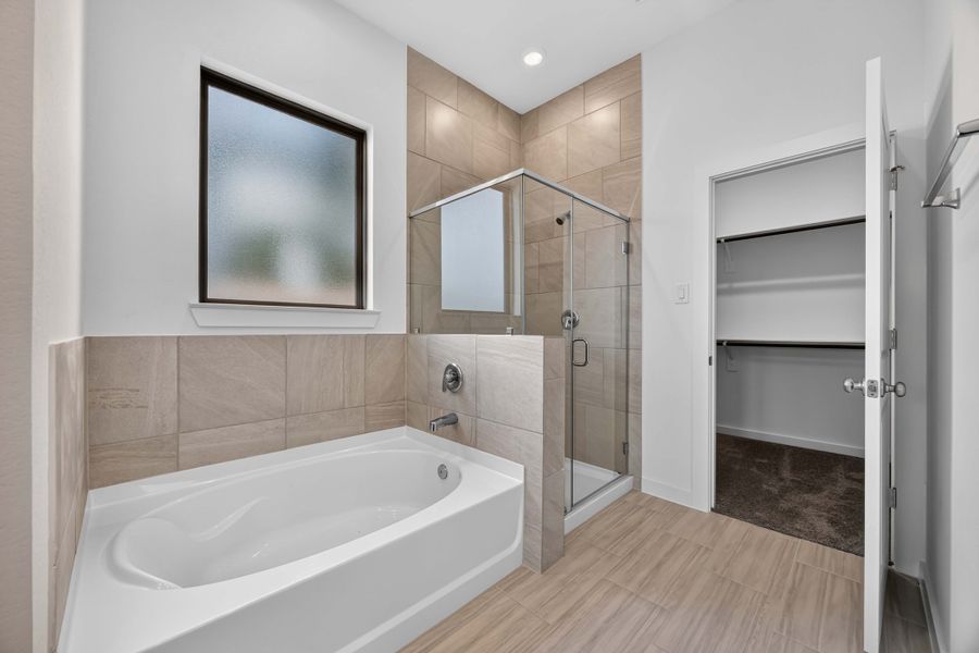 Furnished interior view inside a new home in La Segarra 40', Brookshire (Image 12).