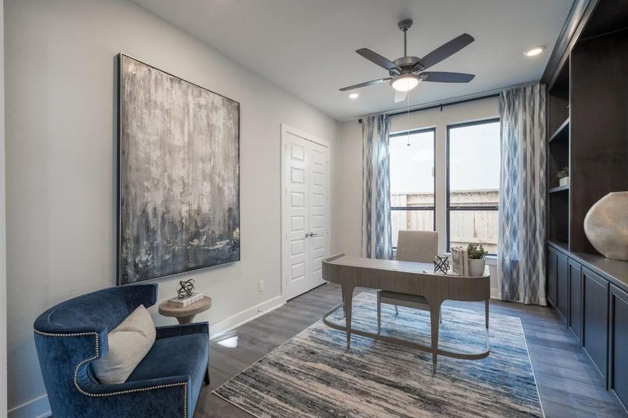Furnished interior view inside a new home in Sienna 80′, Missouri City (Image 11).