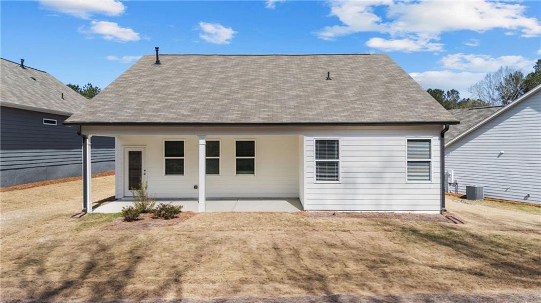 Exterior details and patio area of a home in Villages at Cedar Hill, Dallas (Image 30).