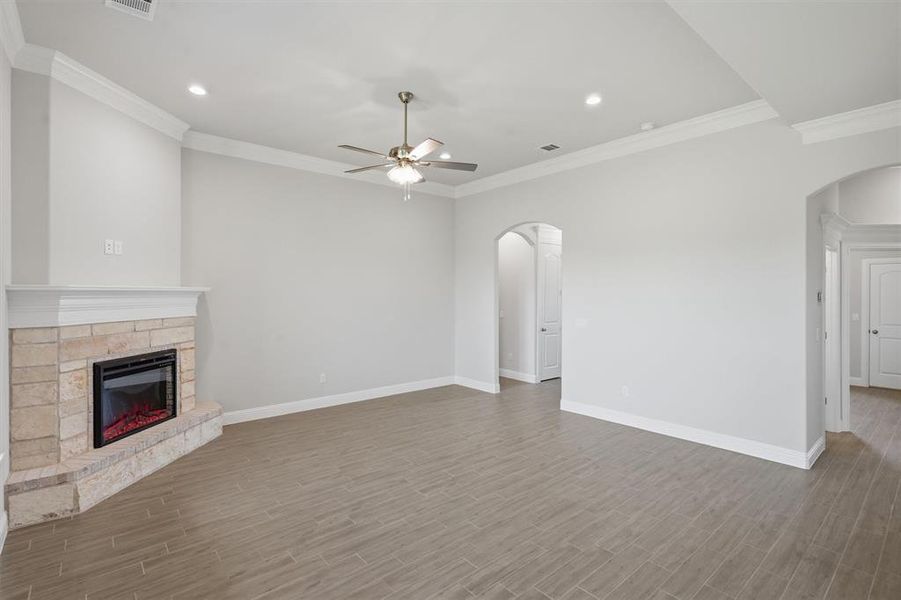 Spacious, unfurnished interior of a new home in , Tolar (Image 27).