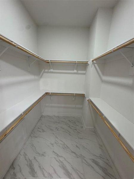 MASTER WALKIN CLOSET