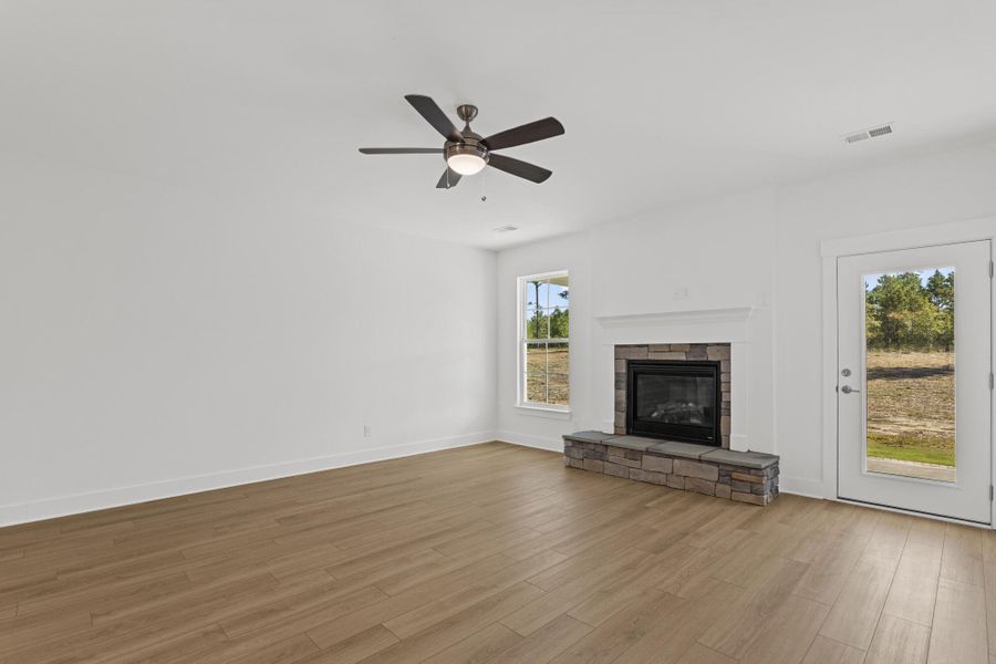 Spacious, unfurnished interior of a new home in Hancock Farms, Aiken (Image 31).