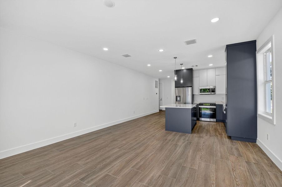 Spacious, unfurnished interior of a new home in , Jupiter (Image 39).