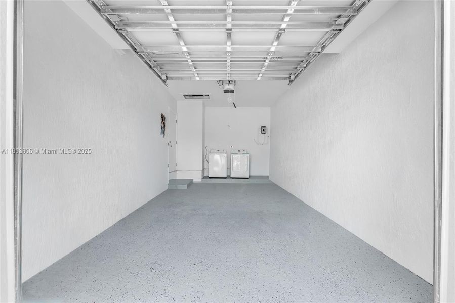 Spacious, unfurnished interior of a new home in , Dania Beach (Image 16). Spacious, unfurnished interior of a new home in , Dania Beach (Image 16).