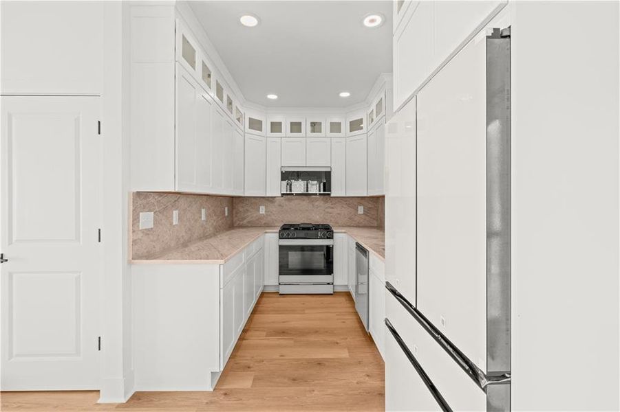 Furnished interior view inside a new home in , Villa Rica (Image 10).