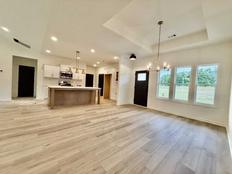 Spacious, unfurnished interior of a new home in Oakview, Pine Mountain (Image 11).