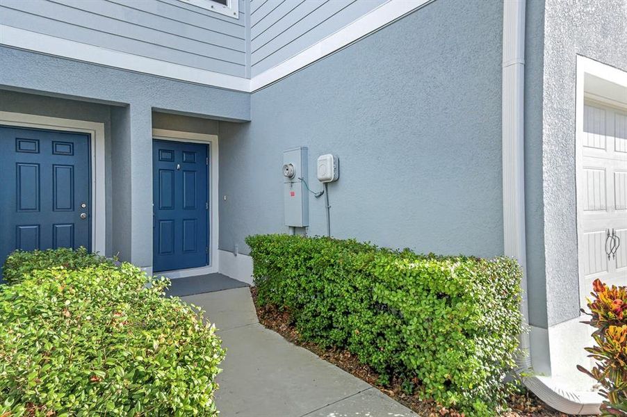 Exterior details and patio area of a home in , New Port Richey (Image 3).