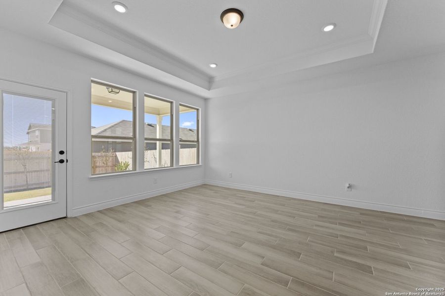 Spacious, unfurnished interior of a new home in Lily Springs, Seguin (Image 17).