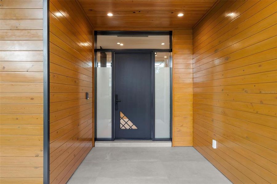 Spacious, unfurnished interior of a new home in , Sarasota (Image 19).