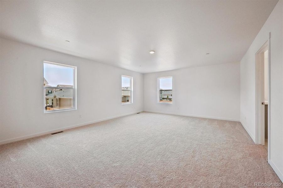 Spacious, unfurnished interior of a new home in Silver Peaks, Lochbuie (Image 14).