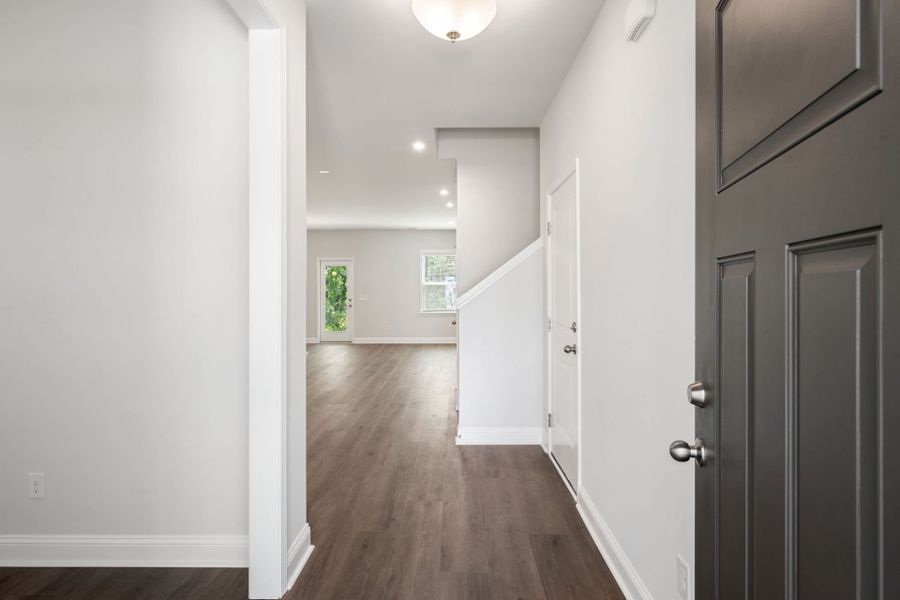 Spacious, unfurnished interior of a new home in Waterways, Richmond Hill (Image 39).
