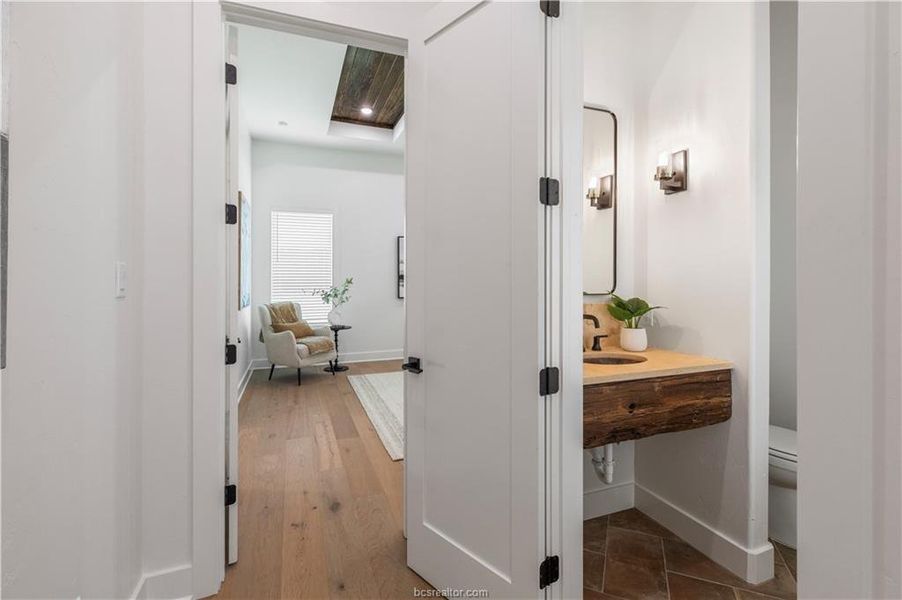 Furnished interior view inside a new home in , Bryan (Image 11).