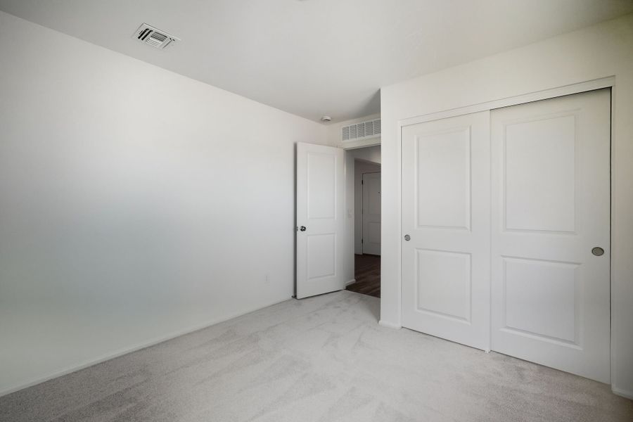 Spacious, unfurnished interior of a new home in Cross Creek Ranch, Coolidge (Image 20).